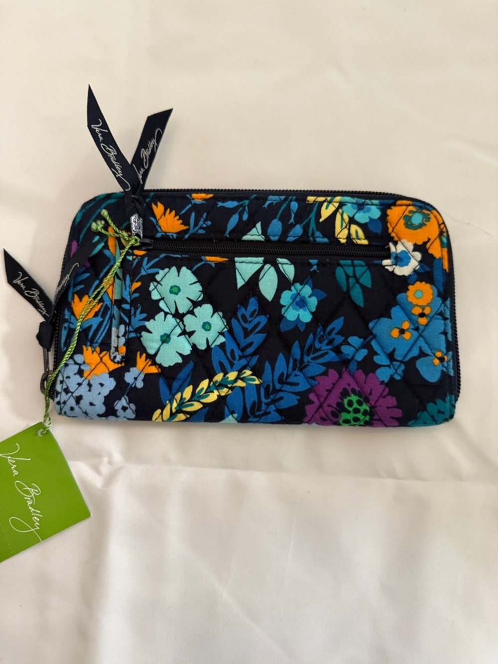 Vera Bradley Navy Floral Quilted Zip-Around Wallet- Like New - Picture 3 of 4